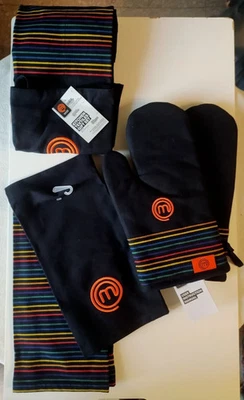 MASTERCHEF SET: GREMBIULE - 2 GUANTI - 2 STROFINACCI - Immagine 1 di 4