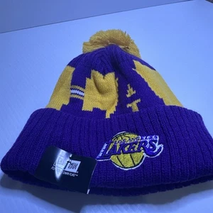 New Era LA Lakers NBA Sports Knit Pom Pom Beanie Fleecefutter Unisex Neu mit Etikett - Bild 1 von 8