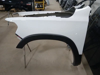 Guardabarros de conductor nuevo estilo rueda de 6 orejetas para camioneta Dodge 1500 19-24 3113225 Foto 1 de 4