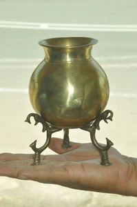 Vintage Fine Quality Brass Handcrafted Water Pot With 3 Legs , Collectible - Picture 1 of 9