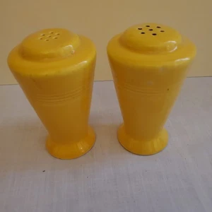 Salero y pimentero Homer Laughlin arlequín, amarillo, 3 1/2" vintage, par (2) - Imagen 1 de 5