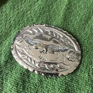 Hebilla de cinturón occidental Flying Eagle vintage tono plata y oro hecha en Hong Kong - Imagen 1 de 4