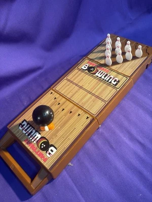 Juego de bolos Tomy Partytime 1980 con bola de boliche de cuerda original funcionando Foto 1 de 4