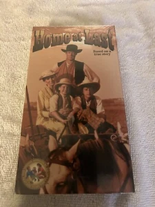 Home at Last (VHS, 1992) SEALED - Foto 1 di 7