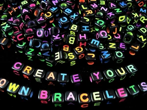 Cuentas del alfabeto 1000 piezas cubo negro/col letra hágalo usted mismo pulsera amistad - Imagen 1 de 3