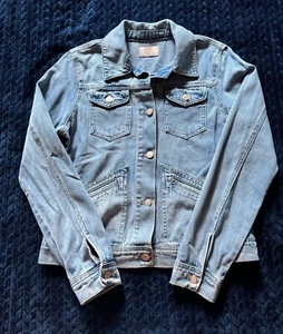 F&F Women’s Blue Button Denim Trucker Jacket Distressed Size 6 - Picture 1 of 8