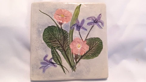 VTG CERAMIC TEXTURED TILE FLORAL WALL HANGING-4 1/4" x 4 1/4" Cover
