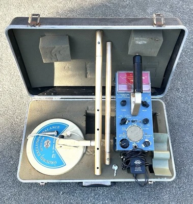Vintage Whites Coinmaster 6000/D Metal Detector UNTESTED W/ Case & Accesories - Image 1 of 4