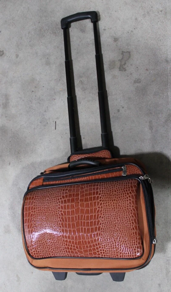Joy Mangano Ropa de dos pisos Todo para llevar sobre ruedas Equipaje Caimán marrón Foto 1 de 4