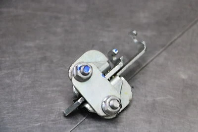 09-12 Yamaha FZ6R Rear Passenger Seat Latch Foto 1 de 4
