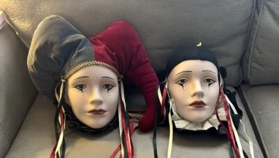 2 cabezas de bufón de porcelana grandes de cerámica vintage con cara de mardi gras pintadas a mano máscara Foto 1 de 4