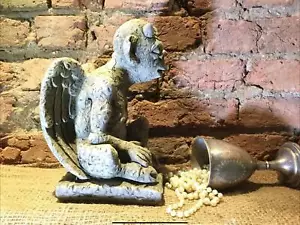 Gothic Stoneware Gargoyle statue - Garden / Home - Picture 1 of 2