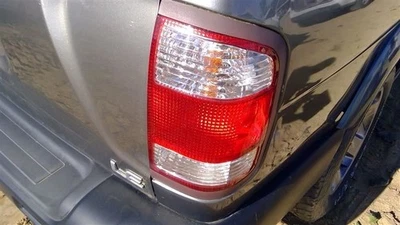 Luz trasera de pasajero montada en cuarto para 99-04 PATHFINDER 10282384 Foto 1 de 4