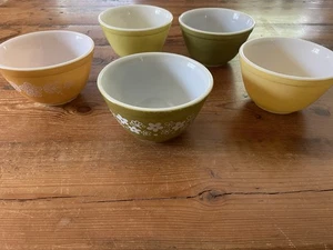Lot of 5 Pyrex Corning 401 1.5 Pint 750 ml Mixing Bowls Butterfly Gold Spring - Picture 1 of 13