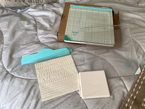 we r memory keepers precision punch stamping platforrm - Picture 1 of 7