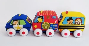 Juego de 3 juguetes suaves rodantes Melissa and Doug K's niños vehículos urbanos retrocedentes - Imagen 1 de 8
