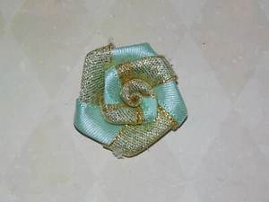 Oro Como Nuevo Verde Rosa Flor 4cm Pegamento Coser en Apliques Motivo Parche Ribete - Imagen 1 de 1