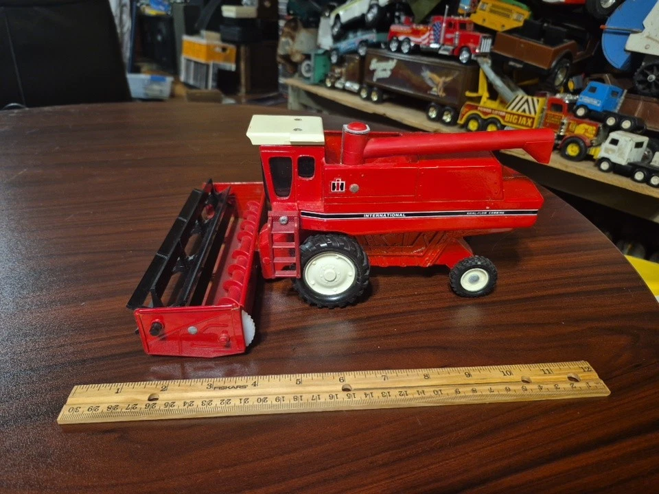 Ertl International Axial Flow Combine - Image 1 of 4