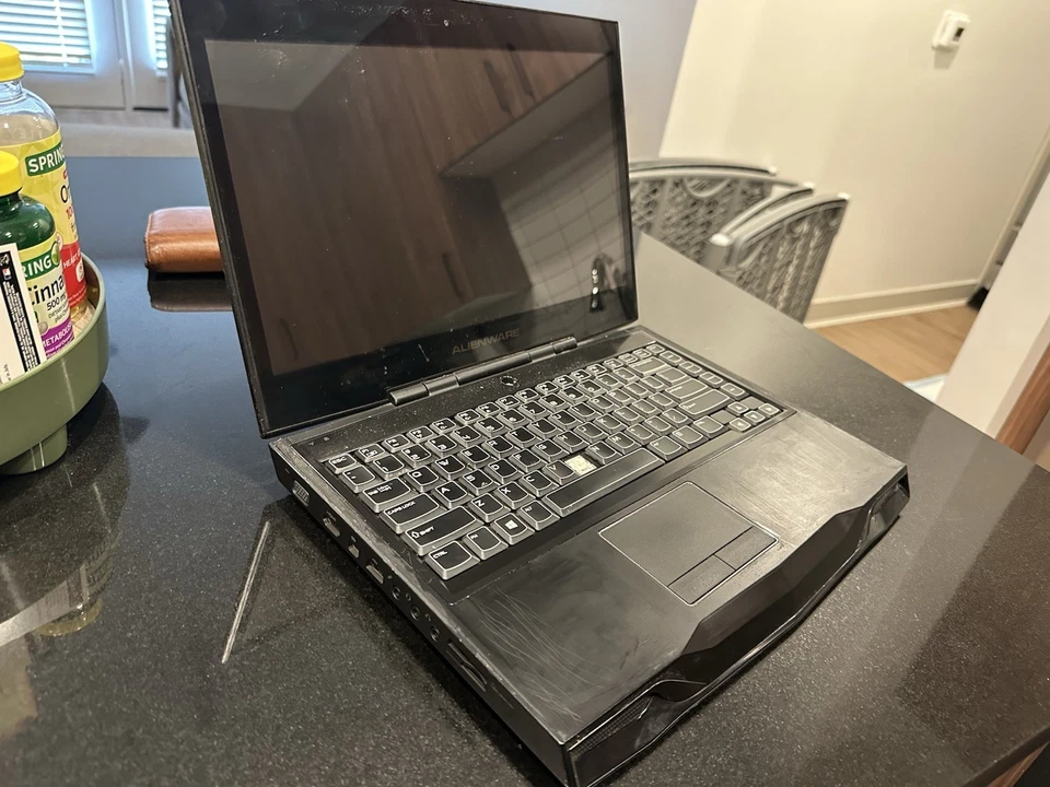 Alienware M14x Works But Doesn’t Charge Past 1% - Image 1 of 4