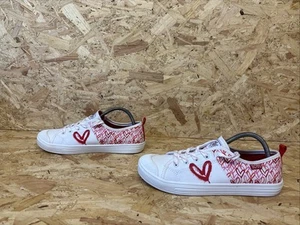 Entrenadores de lona Sketchers Bobs J Goldcrown talla 6 Reino Unido blanco rojo estampado de corazón en muy buena condición - Imagen 1 de 8