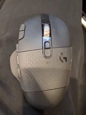 Logitech G604 Lightspeed Wireless Gaming Mouse Programmable Buttons 90% new - Image 1 of 4