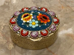 Mikro Mosaik ovale Pillen-/Schmuckdose, mehrfarbig mit Blumenmuster, Italien - Bild 1 von 5