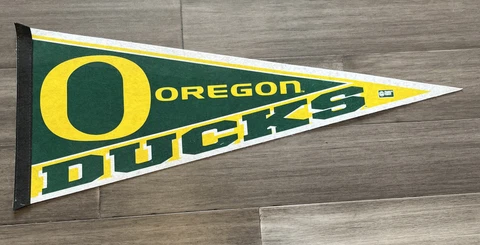 VINTAGE RARE Oregon Ducks Wool Felt Pennant Green Yellow Mascot Cover