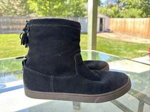 OLUKAI Kapa Moe Women's Black Suede Leather Flat Ankle Boots Casual Size 10M - Picture 1 of 9