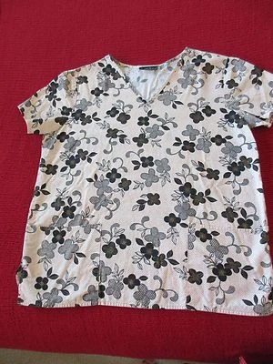 CHEROKEE SCRUB TOP CREAM WITH BLACK AND GOLD DESIGN FLOWERS SMALL PRE-OWNED - Image 1 of 3