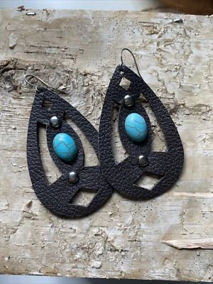 Pendientes de cuero estilo boho marrón con encanto turquesa pendientes de lágrima  Foto 1 de 4