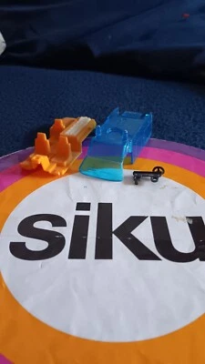 siku 1613 Binz Krankenwagen W123 Innenausstattung mit Verglasung und Trage - Bild 1 von 4