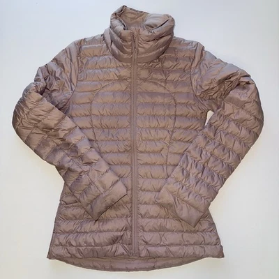 Chaqueta acolchada acolchada con cremallera completa rosa claro talla 2 Lululemon Pack It Down para mujer Foto 1 de 4