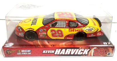 Kevin Harvick 1:24 Winner's Circle #29 NASCAR Shell Pennzoil 2007 Diecast Car. - Image 1 of 4