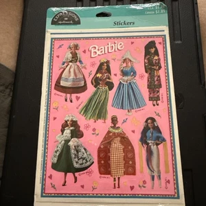 NEU Vintage 1996 Hallmark Stickerbogen Barbie Puppen der Welt Kostüme 90er Spielzeug - Bild 1 von 3