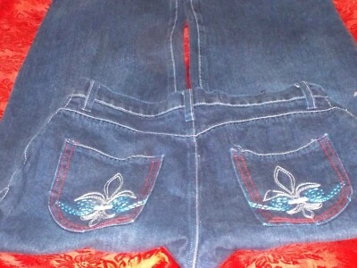 Chams Girl Jeans Company desde 1977, diseños rojos, azules y blancos en bolsillos traseros, talla 18 Foto 1 de 3