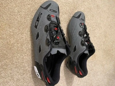 Sidi Shot Air 骑行鞋 41 码 二手 一次 含 Sidi 储物袋 — 第 1/3 张图片