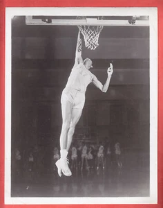 1955  MINNEAPOLIS  LAKERS  TYPE 1   GLOSSY  8 X 10  JIM POLLARD  HOF - Picture 1 of 2