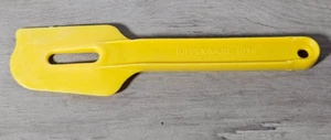 Vintage 1980er Tupperware Spielzeug Mini Spatel Streuer Küchenhelfer gelb 4" - Bild 1 von 6