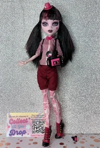 Monster High Newspaper Club Draculaura Doll COMPLETE W/ Camera Film - Bild 1 von 5