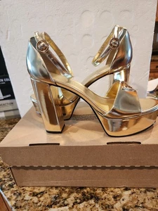 NWOB Women’s Guess Seton Sandals Gold Size 11M - Picture 1 of 13