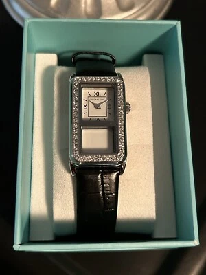 Auténtico reloj medallón Origami Owl Storyteller cocodrilo negro nuevo en caja con dije Foto 1 de 4