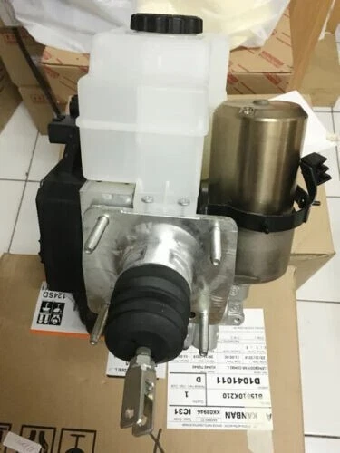 TOYOTA Genuino LAND CRUISER Potenciador de Freno ASSY CON Cilindro Maestro 47050-60012 Nuevo Foto 1 de 1
