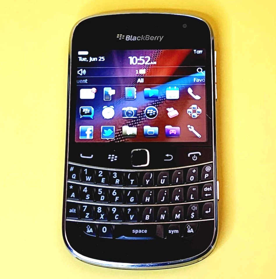 BLACKBERRY BOLD 9900 UNLOCKED QWERTY CELL PHONE BELL TELUS ROGERS FIDO CHATR+++ - Image 1 of 4