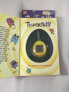 Usato Bandai Originale TamaGotchi Giallo e Arancione, 1996-1997 Inglese - Foto 1 di 3