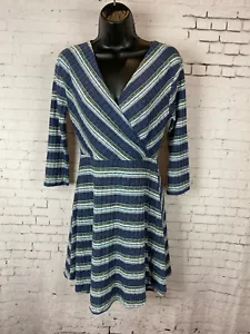 Vestido Miami mediano para mujer azul tejido a rayas calce y acampanado mini envolvente frontal (EAD) - Imagen 1 de 6