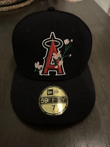 New Era Cap 5950 Side Patch Bloom MLB Los Angeles Angels Sz 7 / 58.7 cm - Picture 1 of 4