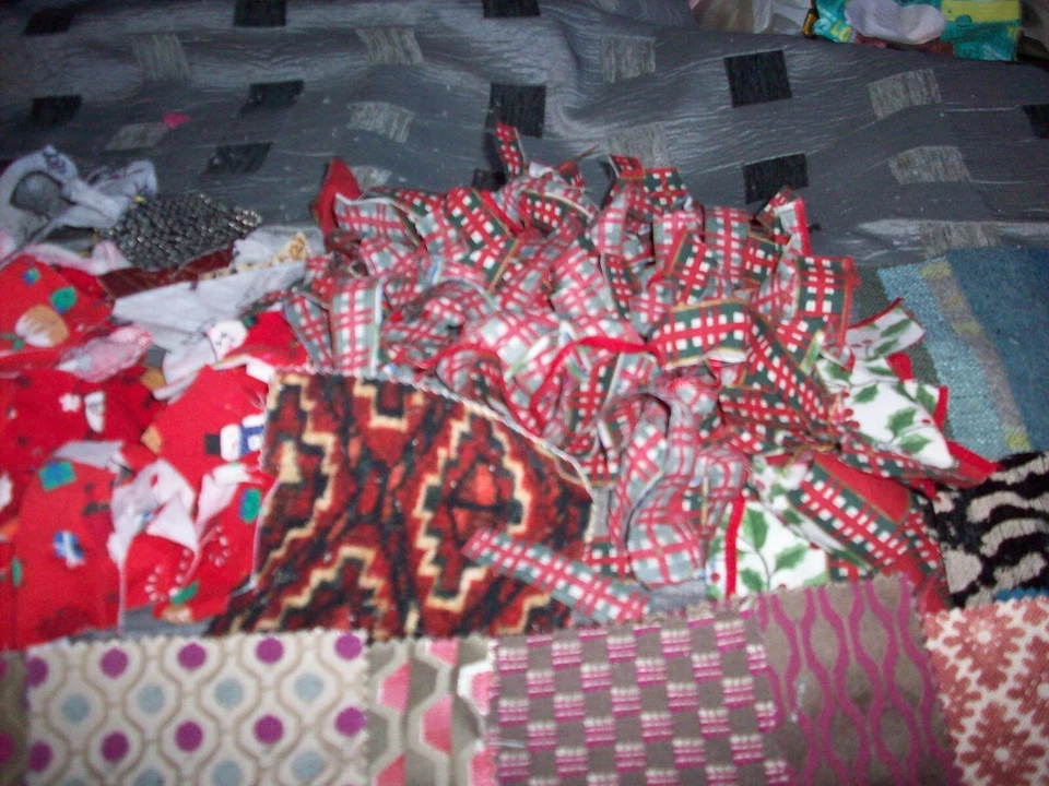 Small Bundle fabric scraps quilting crafts sewing Reds  material - Image 1 of 4