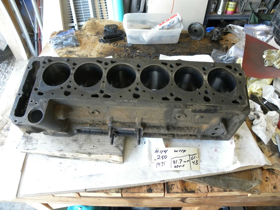 1971 Mercedes Benz W114 M114 250 Engine Block Crankcase Case.......GC-4B - Image 1 of 4