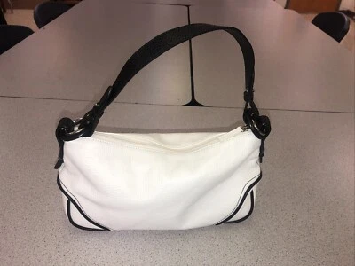 Bolsa de ombro Coldwater Creek couro seixo branco bolsa de alça preta excelente estado usado - Imagem 1 de 4
