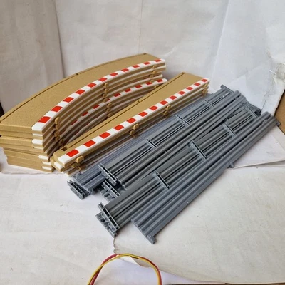 Scalextric C8228, C8233 Radio Dos GRANDES Bordes Kit con Barreras Nuevo 1:32 Sport Foto 1 de 4